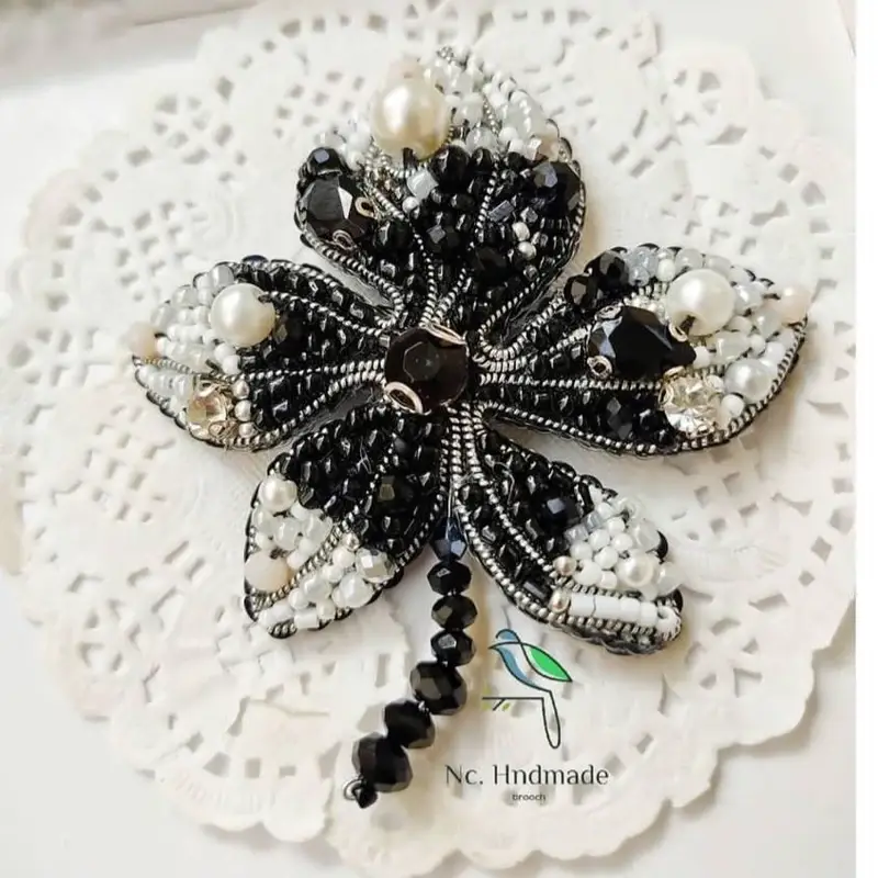 سنجاق سینه جواهر دوزی
